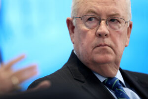 Ken Starr ‘Punch[ed] Himself In The Face’